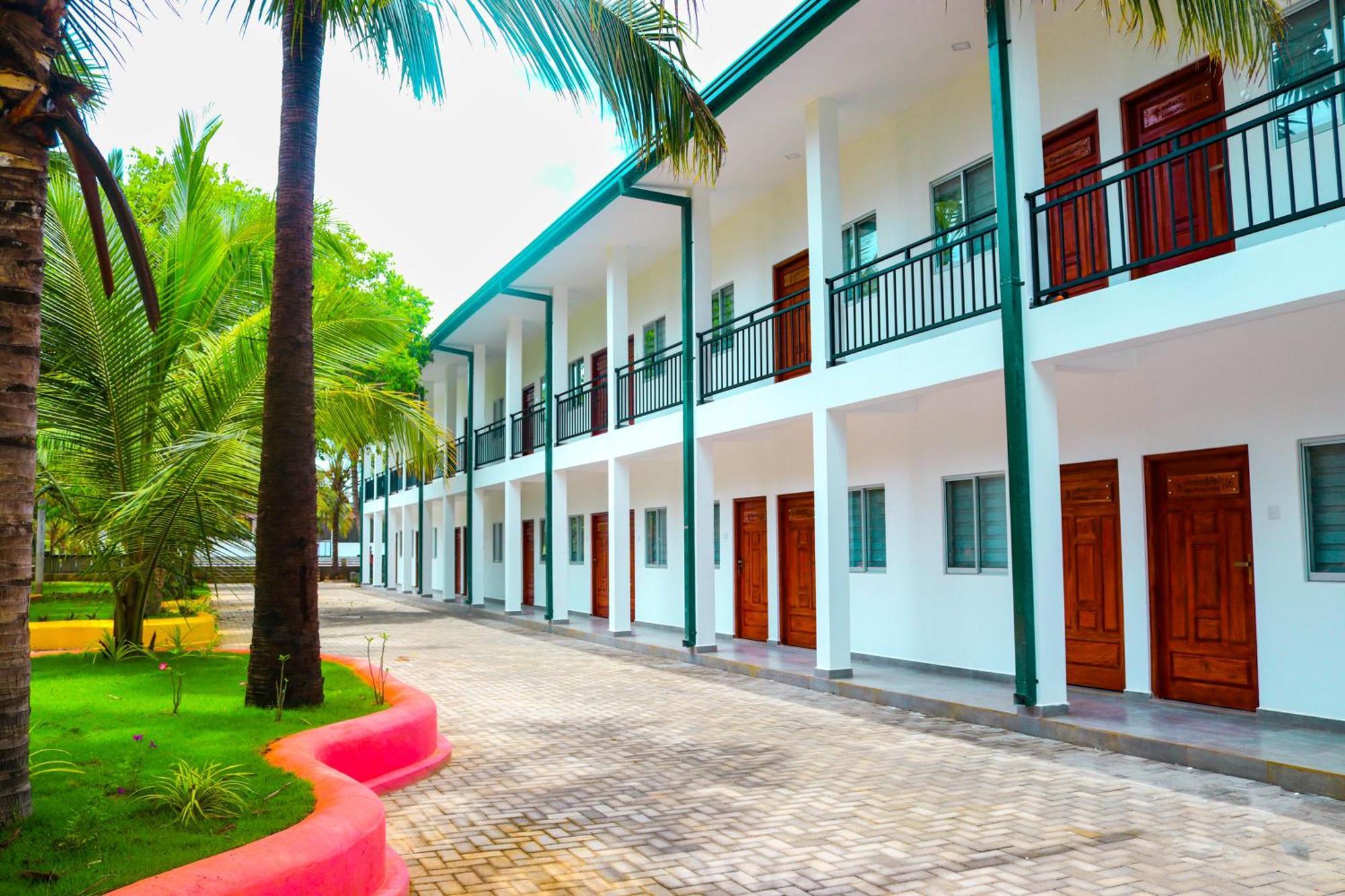 Reecha Resort & Hotel Kilinochchi Exterior photo